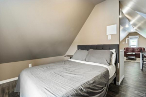Unique Loft Stay - Above Ice Cream Shop